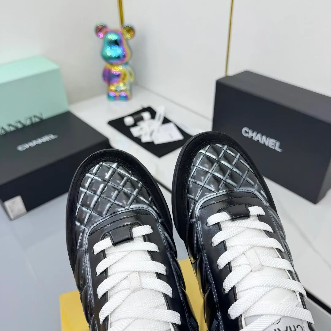 👟👟Ex-factory price 620👟👟 Top version Chanel Chanel - 2025 counter top casual sports shoes This sneaker is a classic design; the upper is electro-embroidered with a variety of techniques; the outsole is fashionable and sporty; it is extraordinary and incorporates a variety of color matching elements... The diversified mix and match is very beautiful and versatile, and can be used for leisure, fashion, sports and outdoor... ꫛꫀꪝ Go➫ Material: ❶Upper is made of: original cowhide ❷Inner lining is made of: original imported sheepskin ❸Outsole is based on: original TPU combination outsole Special counter boutique packaging complete set for women 35–41